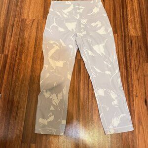 Lululemon crop size 6, camo gray and white